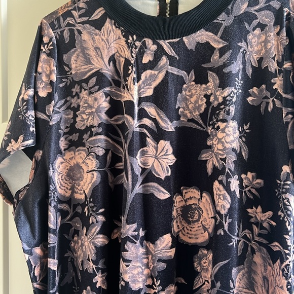 Velvet flower dress - Picture 3 of 6